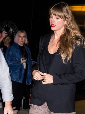Taylor Swift In New York Black Blazer