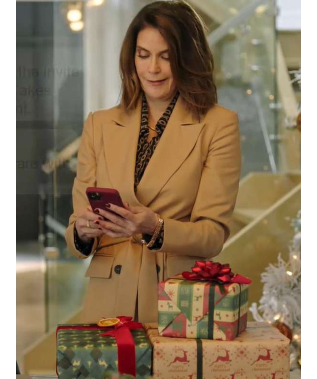 Nora Winters How To Fall In Love By Christmas Teri Hatcher Brown Trench Coat