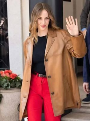 Maya Hawke Milan Fashion Week 2026 Brown Leather Coat