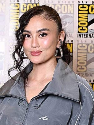 Agnez Mo Neagley 2026 Premiere Grey Track Jacket